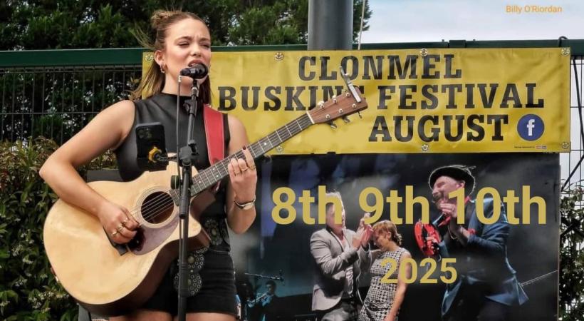 lady singing with guitar