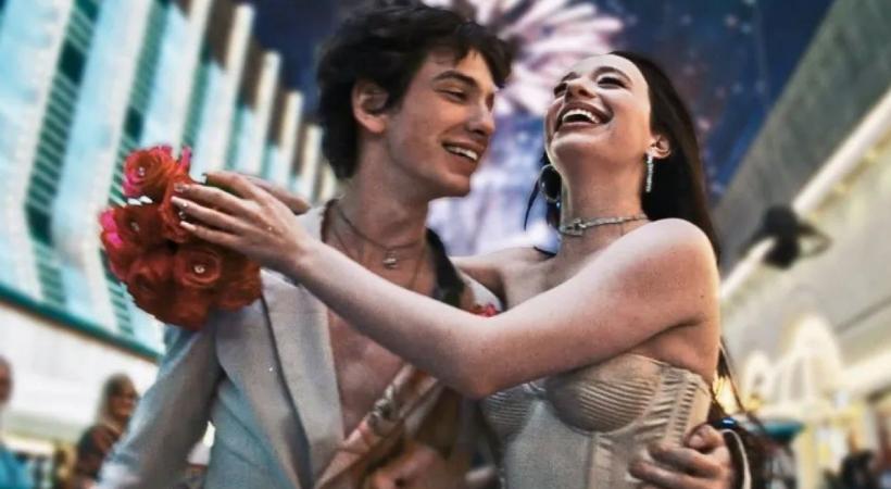 image of two people dancing